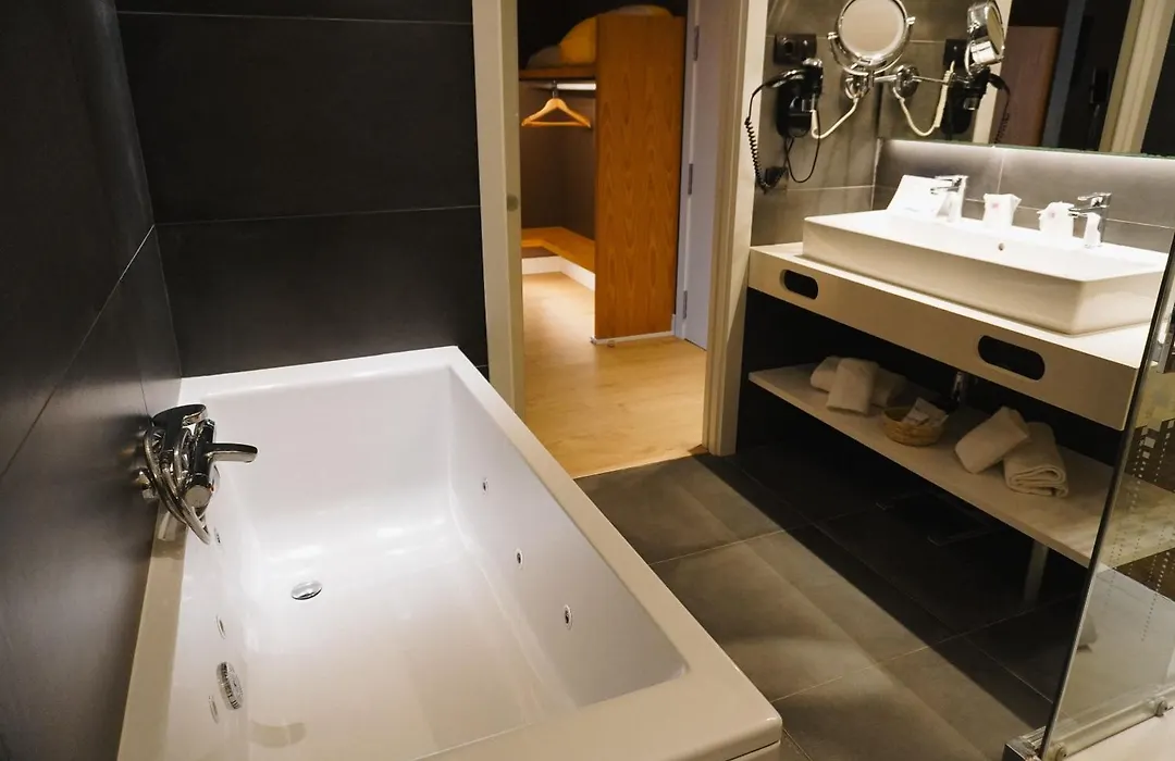 Hotel Brisamar Suites-1